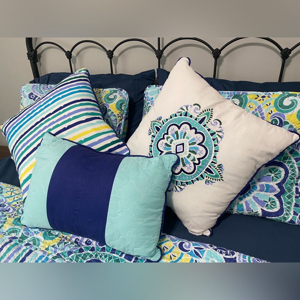 6 piece Reversible Quilted Queen Size Bedding Set - Picture 4 of 9
